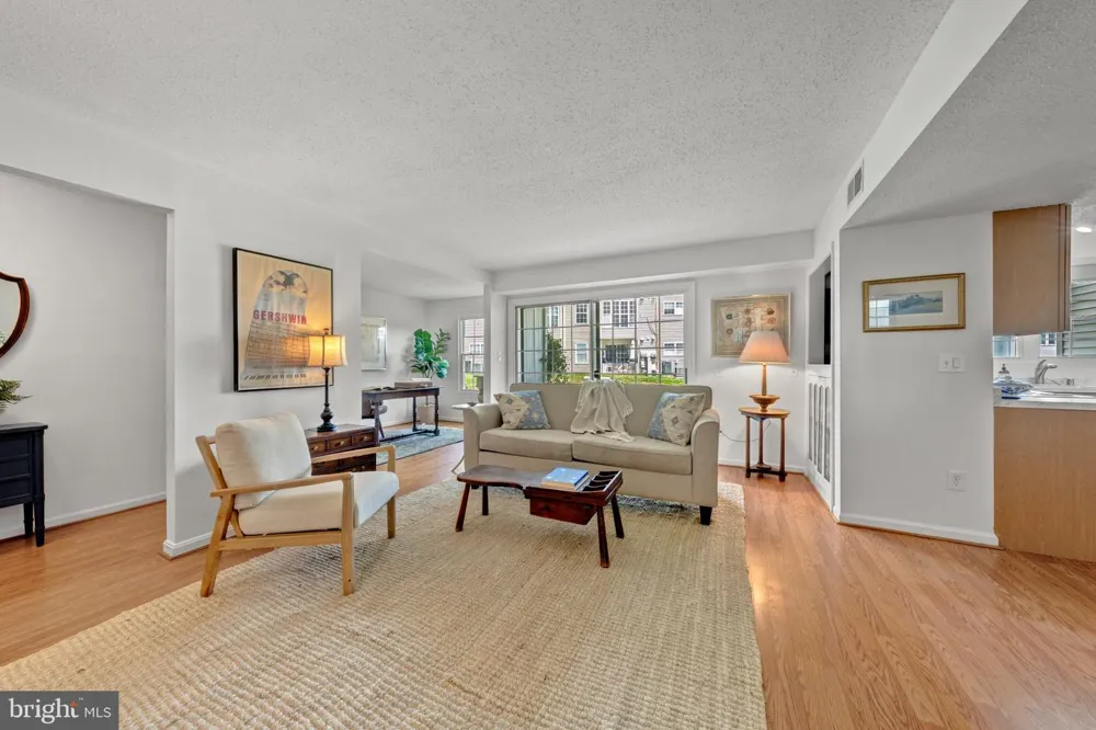 116 PROSPERITY SE #B Leesburg, VA 20175