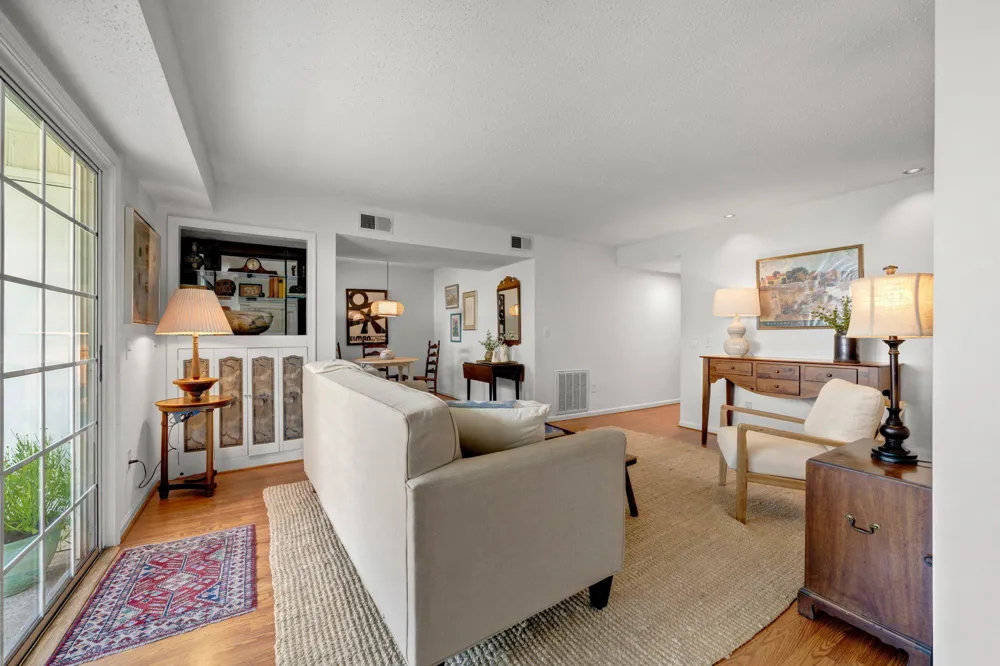 116 PROSPERITY SE #B Leesburg, VA 20175