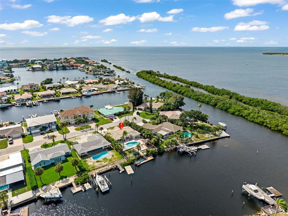 5548 LEEWARD LANE New Port Richey, FL 34652