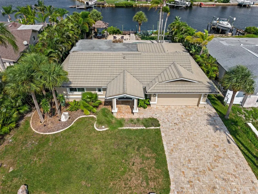 5548 LEEWARD LANE New Port Richey, FL 34652