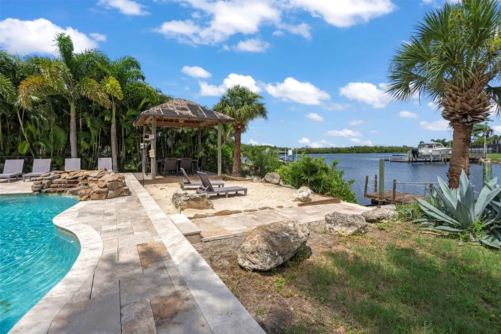 5548 LEEWARD LANE New Port Richey, FL 34652