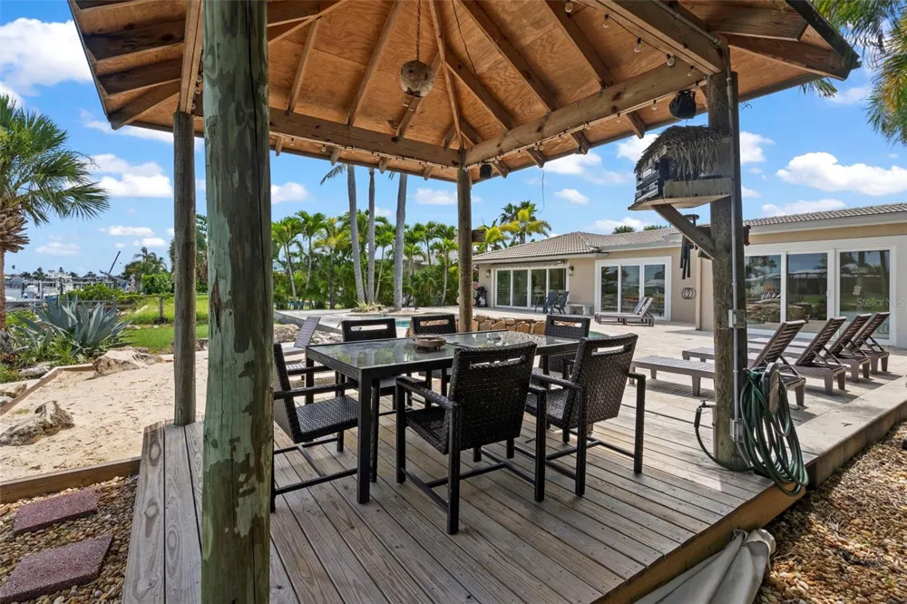 5548 LEEWARD LANE New Port Richey, FL 34652
