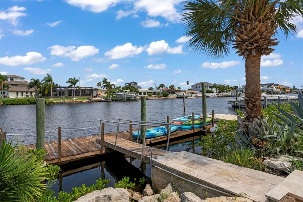 5548 LEEWARD LANE New Port Richey, FL 34652