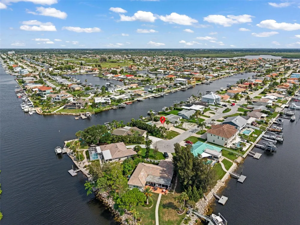 5548 LEEWARD LANE New Port Richey, FL 34652