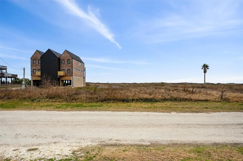 338 Atkinson Street Crystal Beach, TX 77650