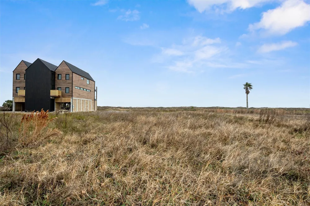 338 Atkinson Street Crystal Beach, TX 77650
