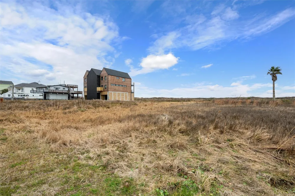 338 Atkinson Street Crystal Beach, TX 77650
