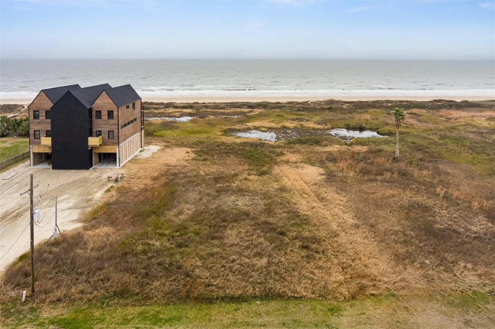338 Atkinson Street Crystal Beach, TX 77650