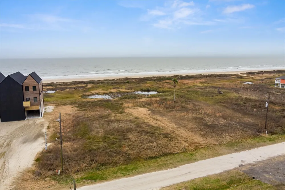 338 Atkinson Street Crystal Beach, TX 77650