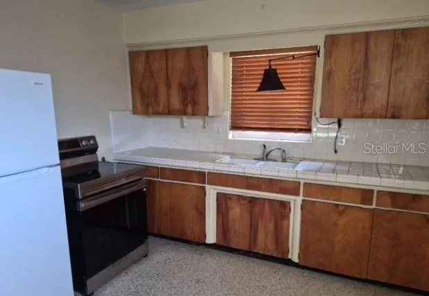 639 75TH AVENUE St Petersburg, FL 33702
