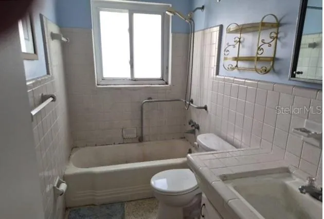 639 75TH AVENUE St Petersburg, FL 33702