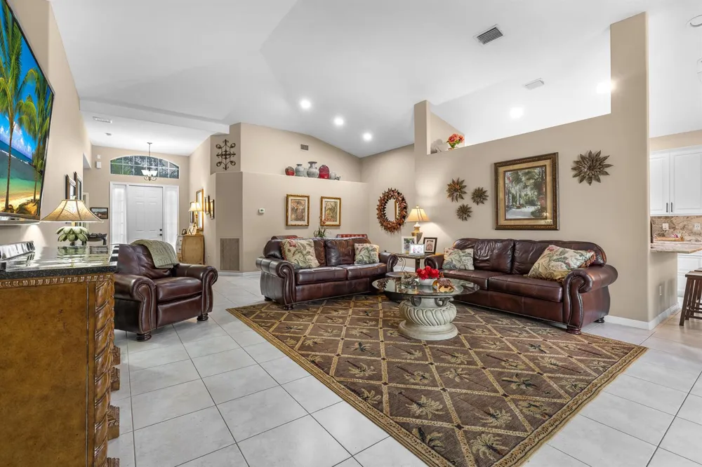 210 CHAMPAGNE COURT SW Vero Beach, FL 32968