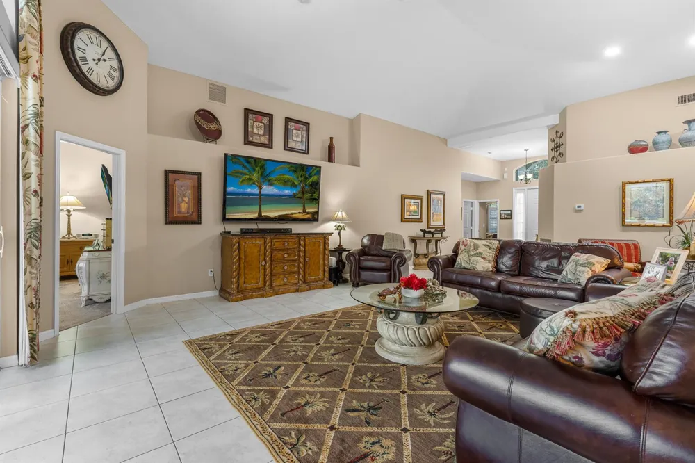 210 CHAMPAGNE COURT SW Vero Beach, FL 32968