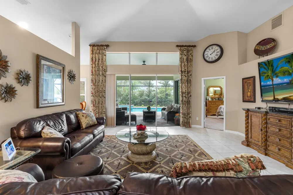 210 CHAMPAGNE COURT SW Vero Beach, FL 32968