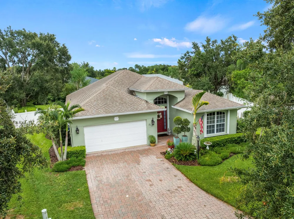 210 CHAMPAGNE COURT SW Vero Beach, FL 32968