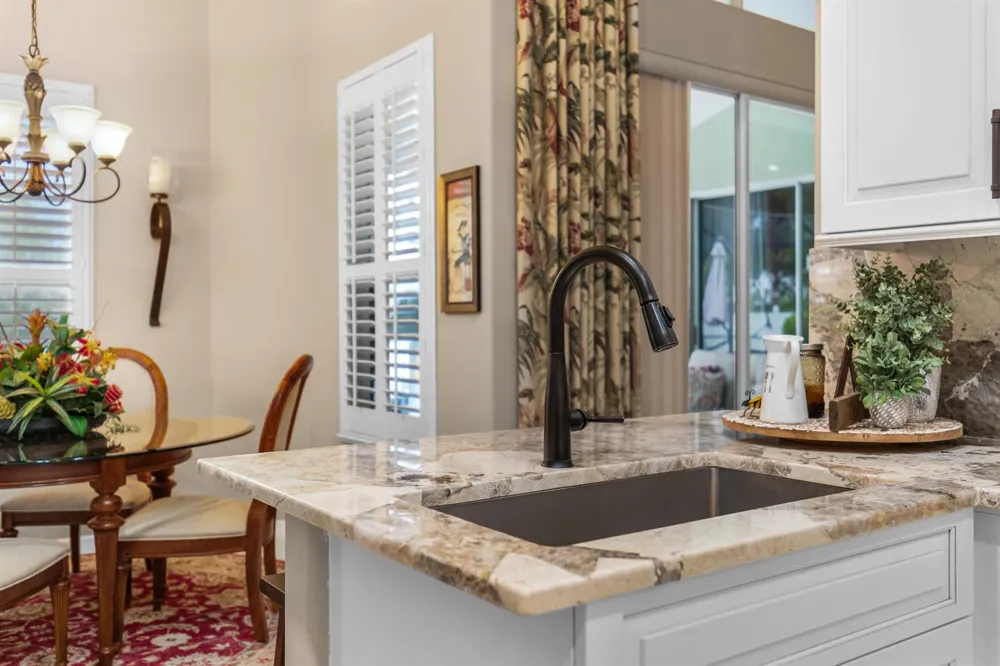210 CHAMPAGNE COURT SW Vero Beach, FL 32968