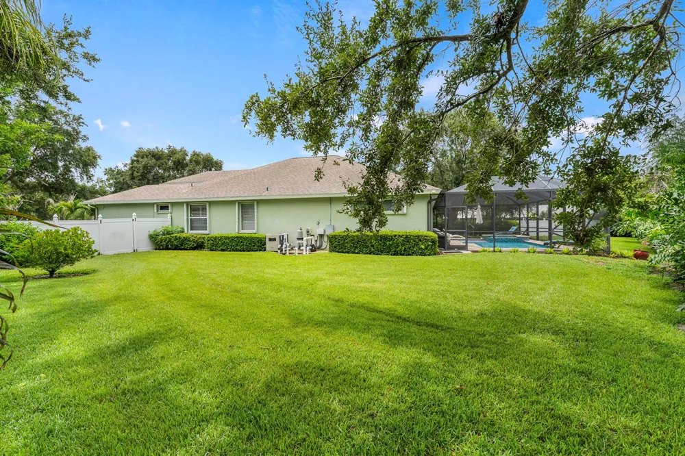 210 CHAMPAGNE COURT SW Vero Beach, FL 32968