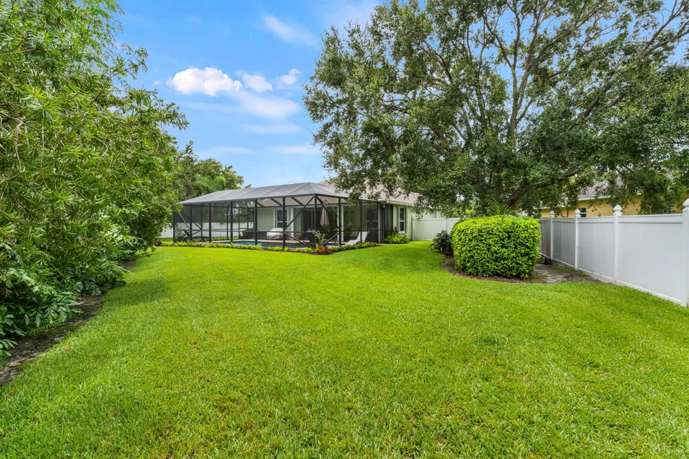 210 CHAMPAGNE COURT SW Vero Beach, FL 32968
