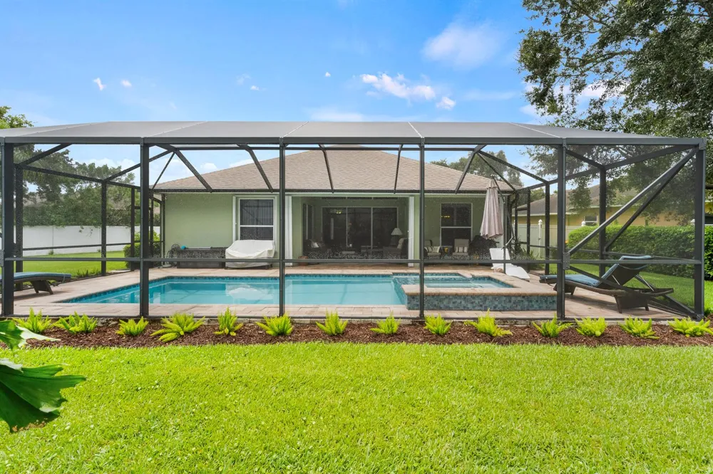210 CHAMPAGNE COURT SW Vero Beach, FL 32968