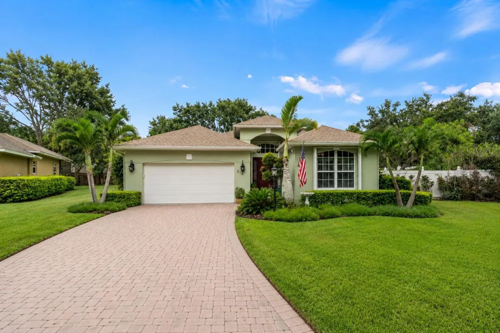 210 CHAMPAGNE COURT SW Vero Beach, FL 32968