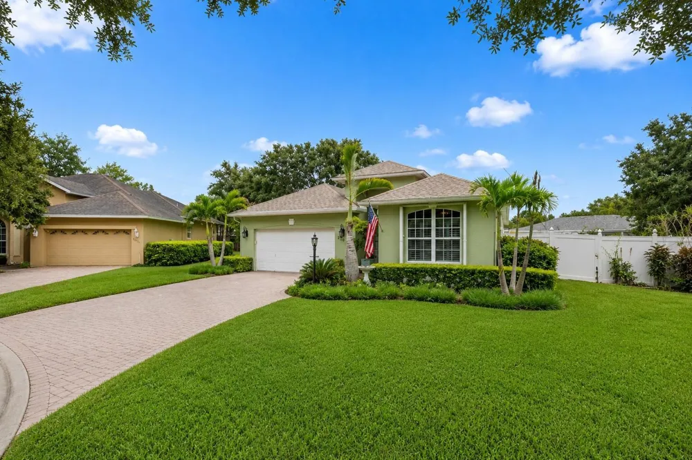 210 CHAMPAGNE COURT SW Vero Beach, FL 32968