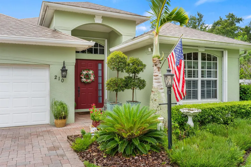 210 CHAMPAGNE COURT SW Vero Beach, FL 32968