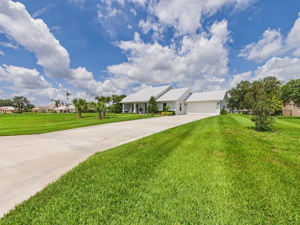 2075 SE 9th Avenue Okeechobee, FL 34974