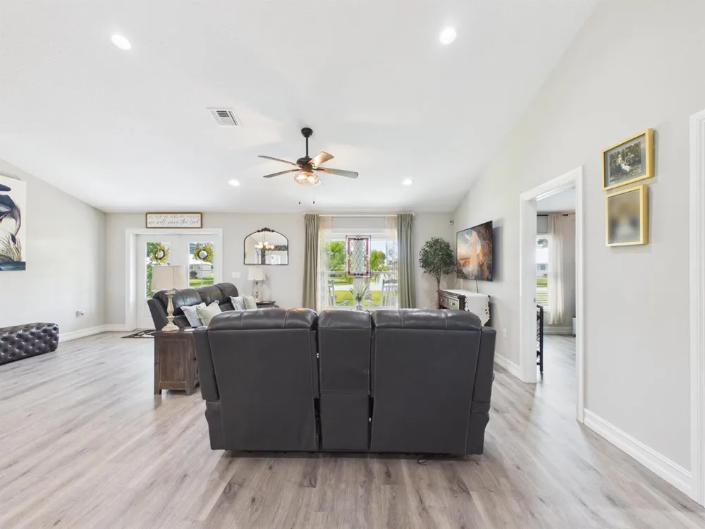 2075 SE 9th Avenue Okeechobee, FL 34974