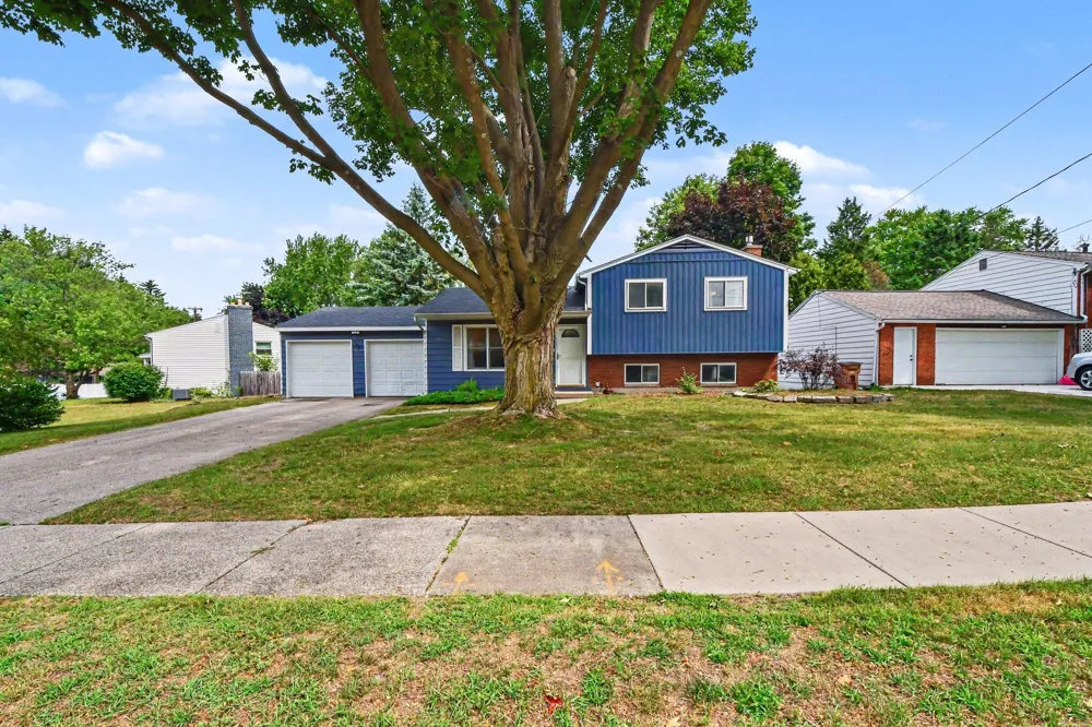8364 Atlanta Drive NE Rockford, MI 49341