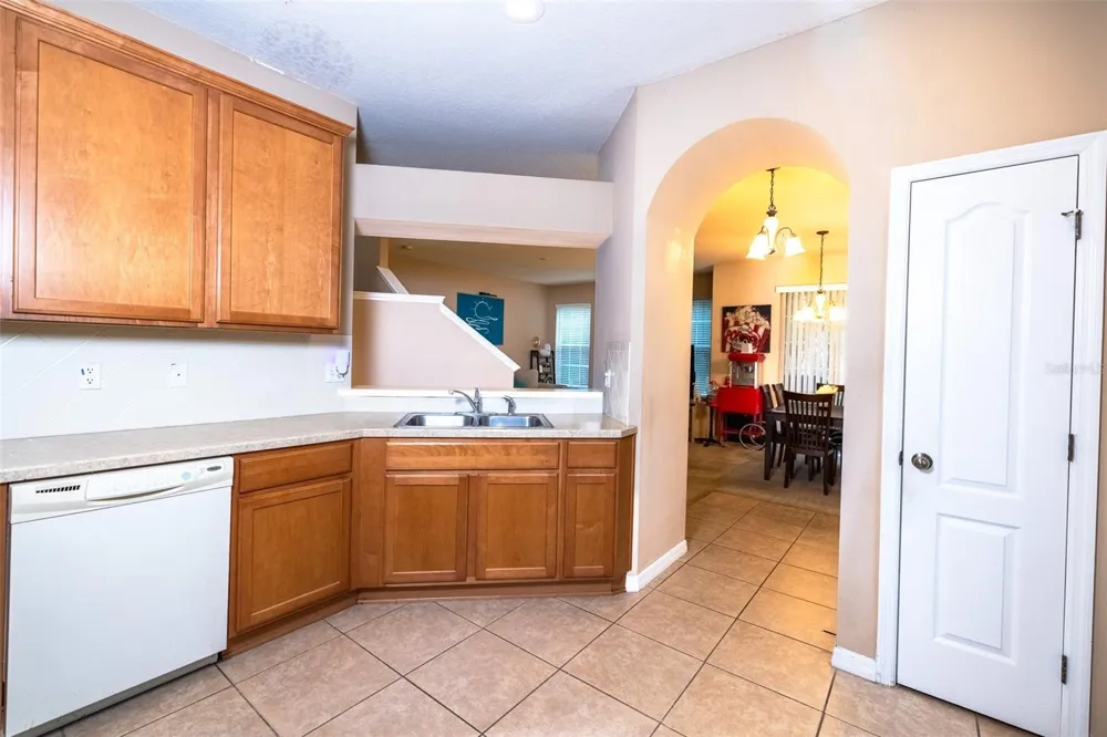 6717 EAGLE FEATHER DRIVE Riverview, FL 33578