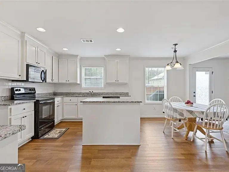 796 Pinnacle DR Winder, GA 30680