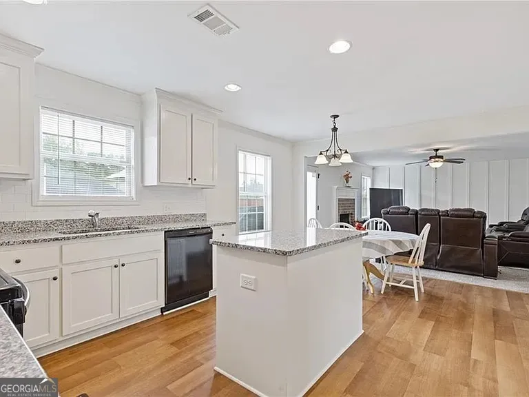 796 Pinnacle DR Winder, GA 30680