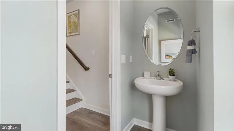 115 BARLETT LANE Harrisburg, PA 17111