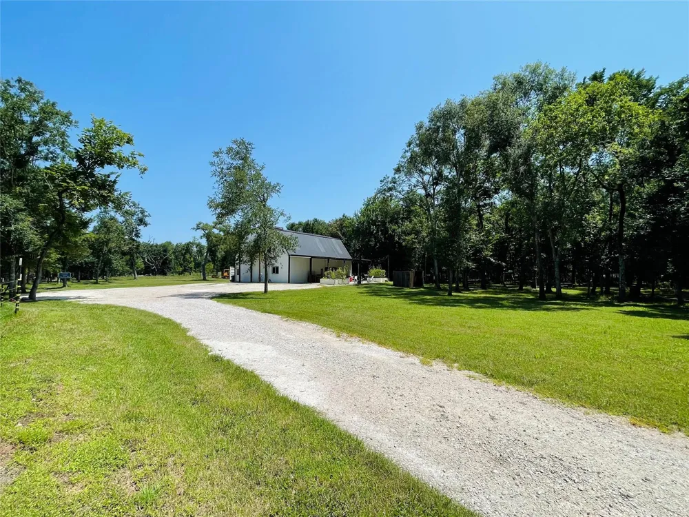 416 County Road 28 Angleton, TX 77515