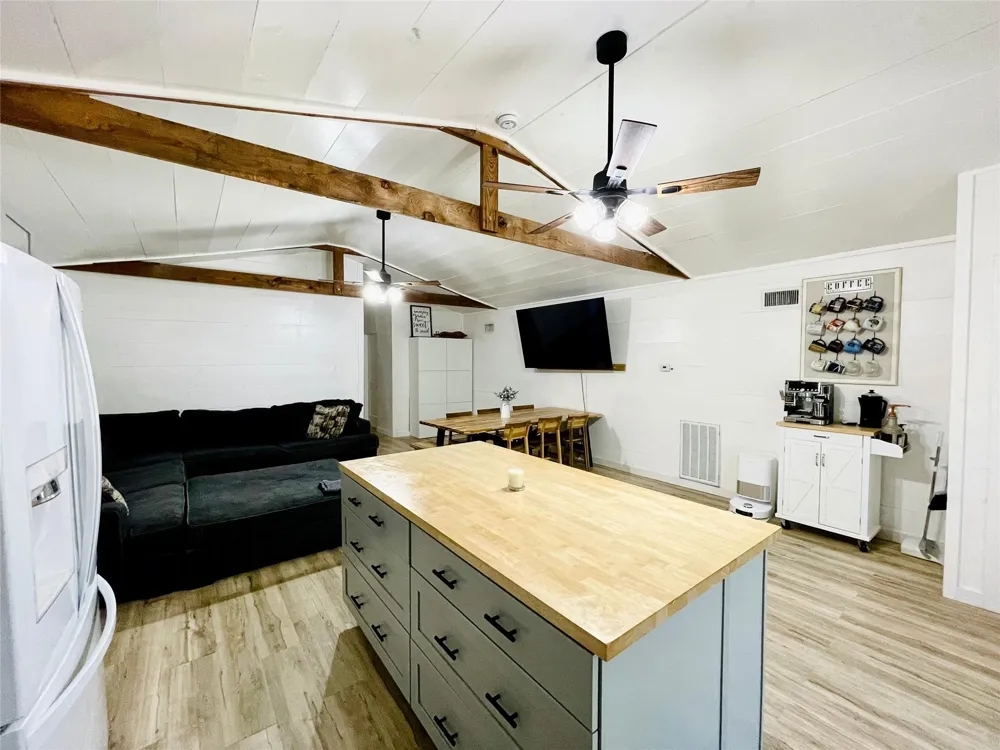 416 County Road 28 Angleton, TX 77515