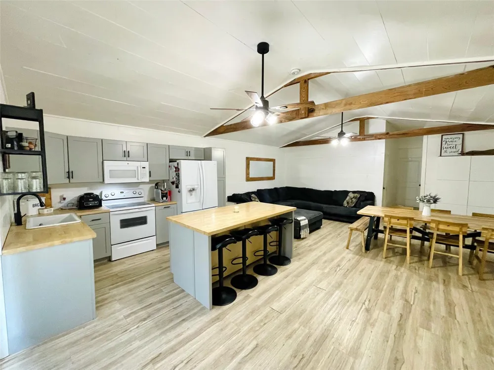 416 County Road 28 Angleton, TX 77515