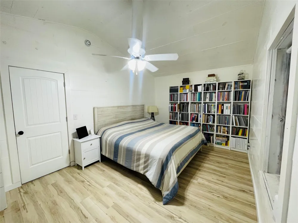 416 County Road 28 Angleton, TX 77515