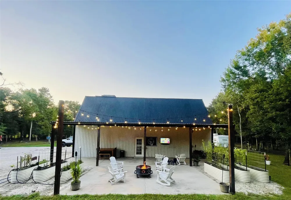 416 County Road 28 Angleton, TX 77515
