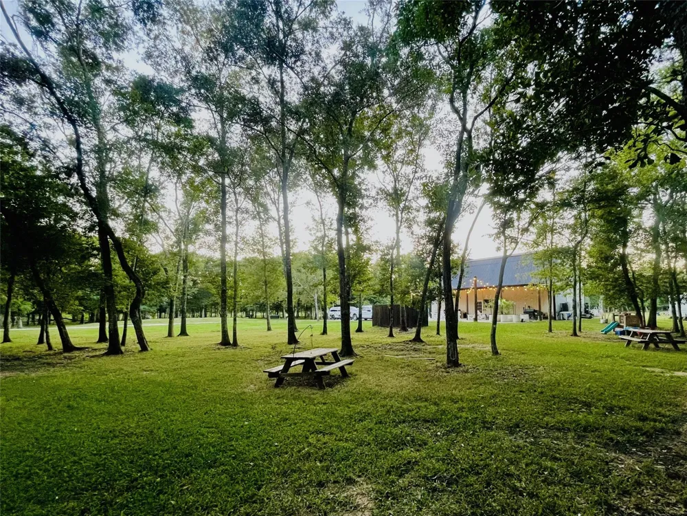 416 County Road 28 Angleton, TX 77515
