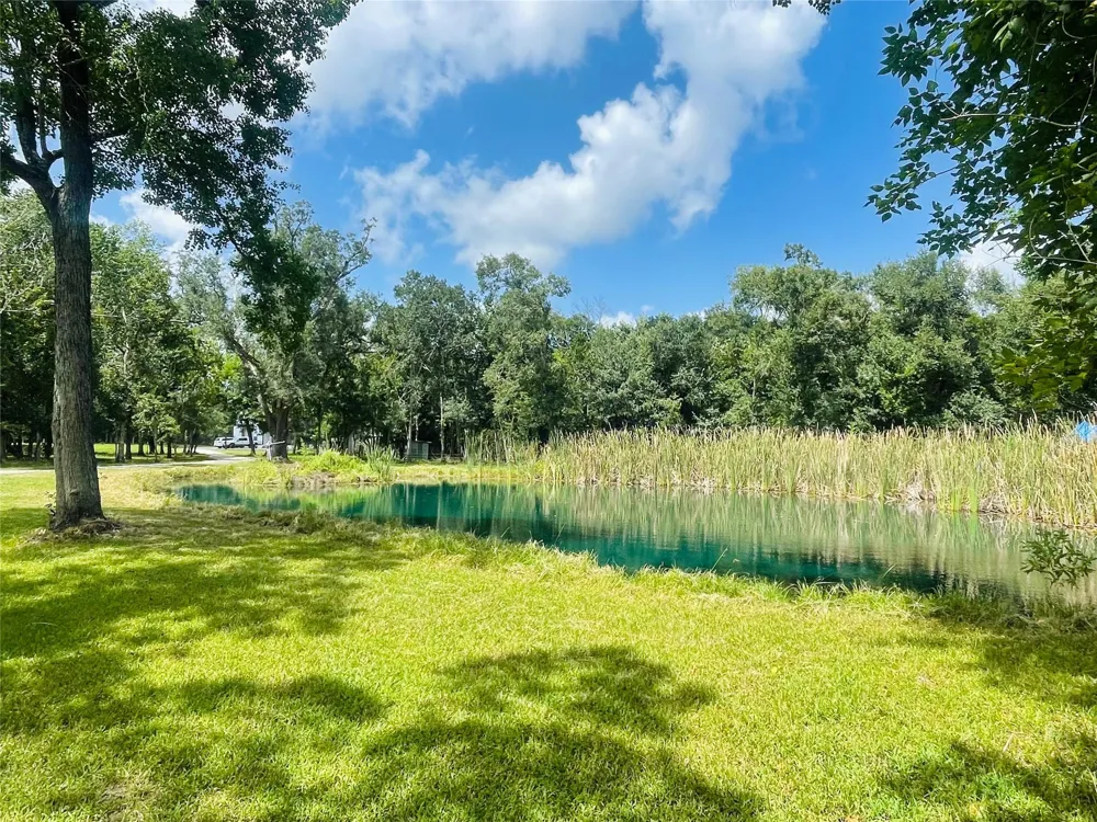 416 County Road 28 Angleton, TX 77515