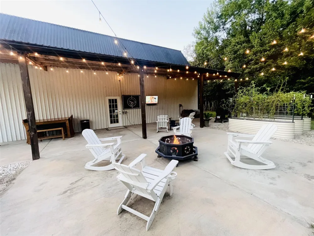 416 County Road 28 Angleton, TX 77515