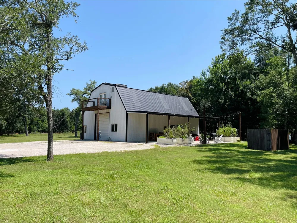 416 County Road 28 Angleton, TX 77515