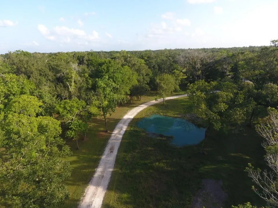 416 County Road 28 Angleton, TX 77515