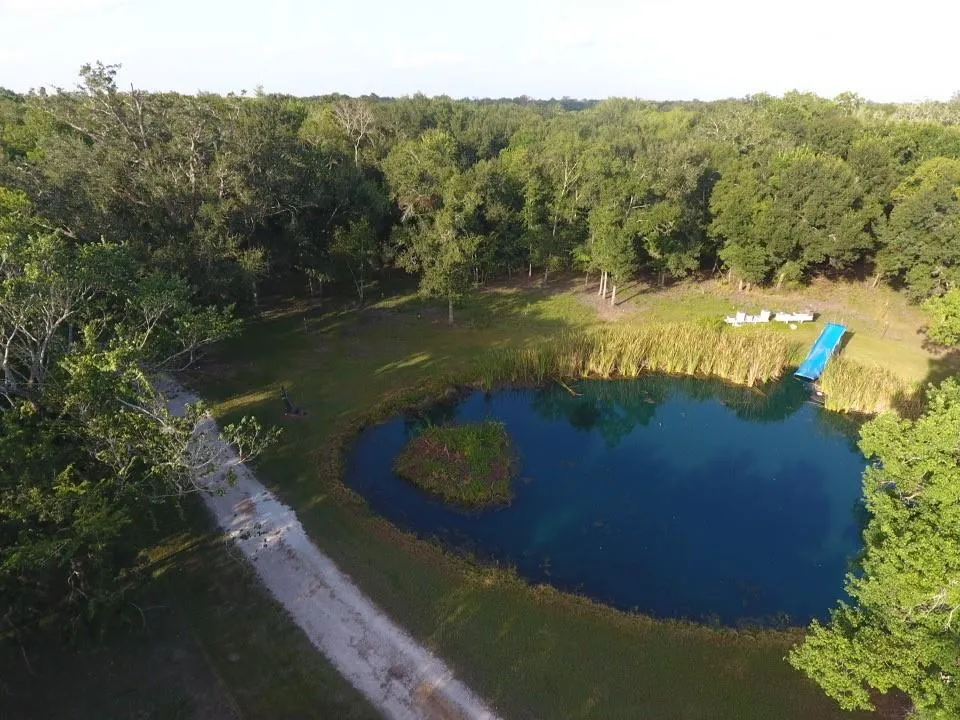 416 County Road 28 Angleton, TX 77515