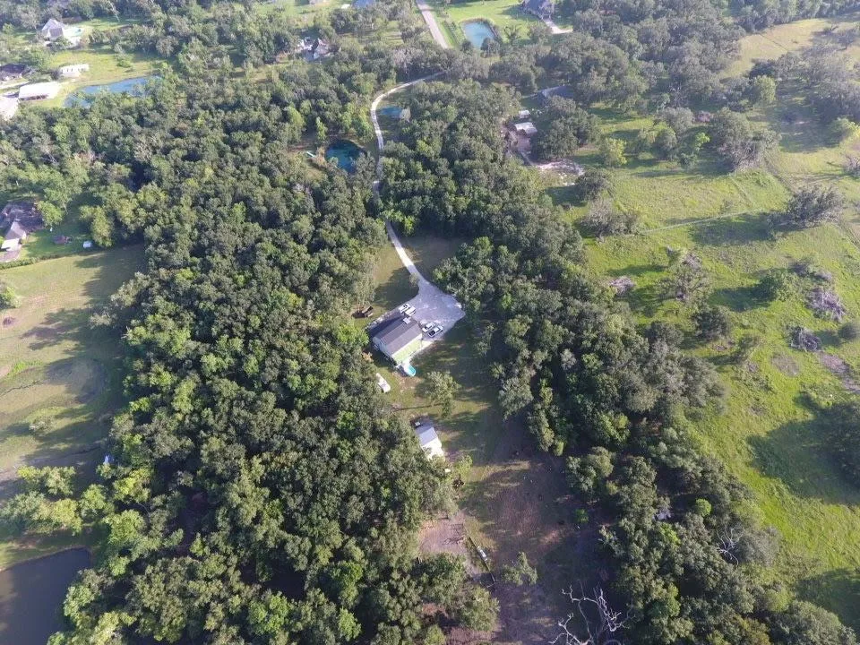 416 County Road 28 Angleton, TX 77515