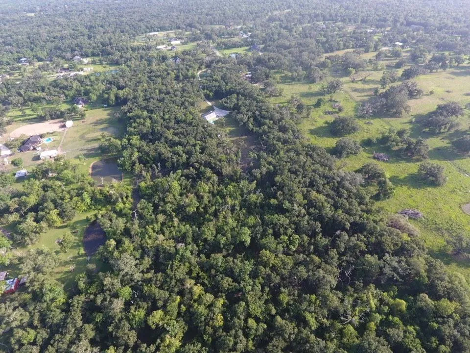 416 County Road 28 Angleton, TX 77515