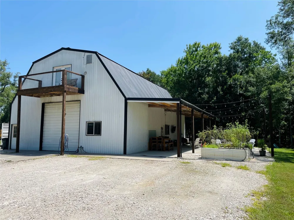 416 County Road 28 Angleton, TX 77515