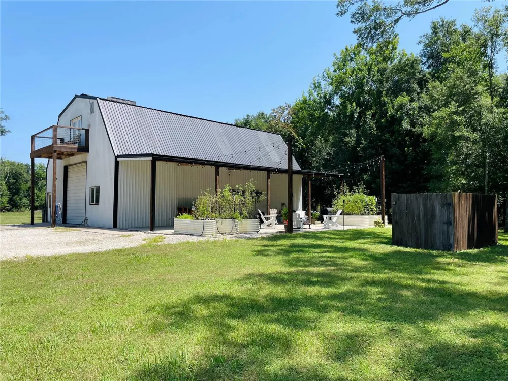 416 County Road 28 Angleton, TX 77515