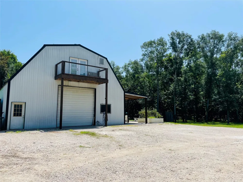 416 County Road 28 Angleton, TX 77515