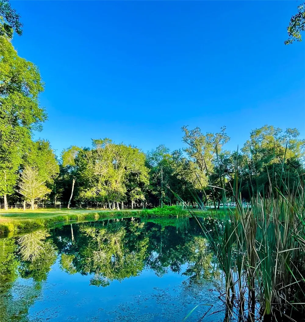 416 County Road 28 Angleton, TX 77515